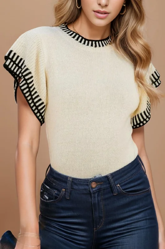 Contrast Trim Knit Top - Short Sleeve