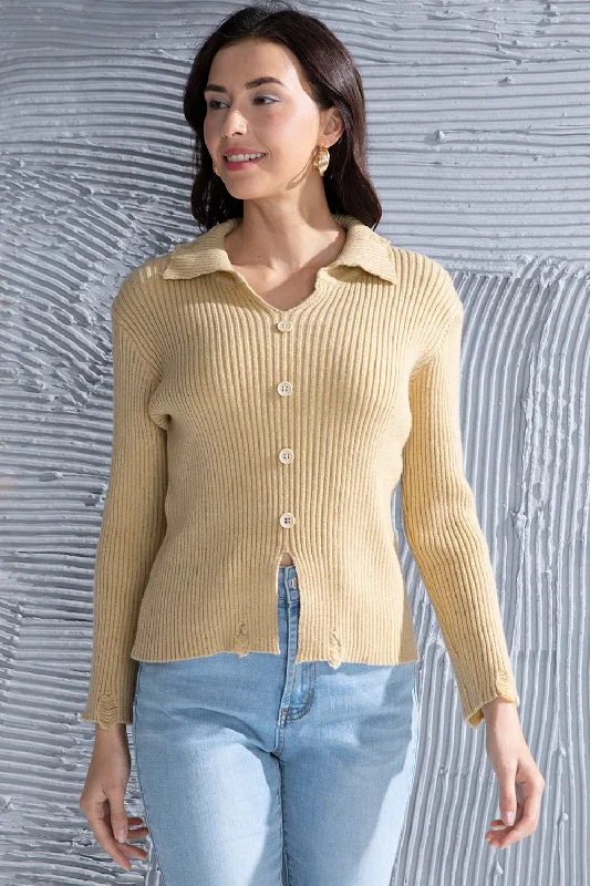 Chic ribbed sweater with slits